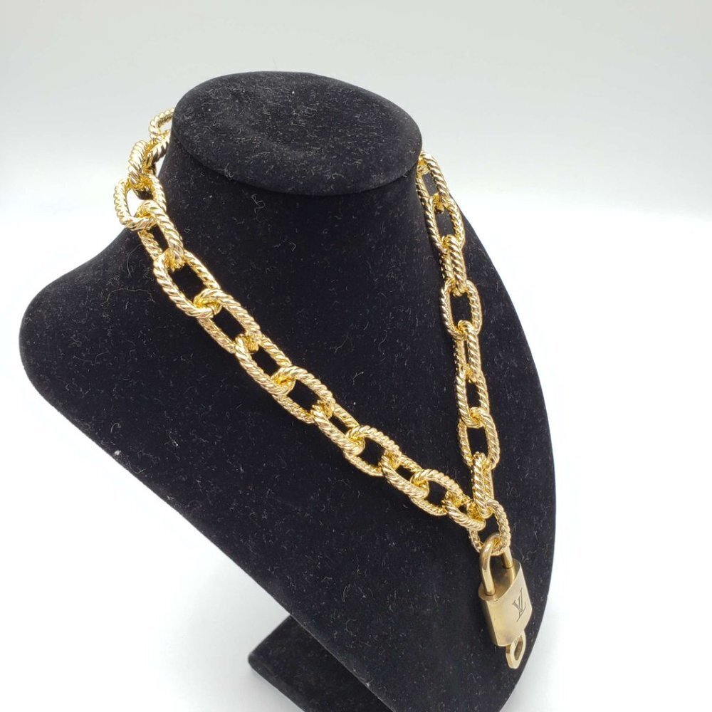 Authentic Louis Vuitton Lock & Key Gold with Unbranded Plated Chain Necklace - Picture 8 of 10